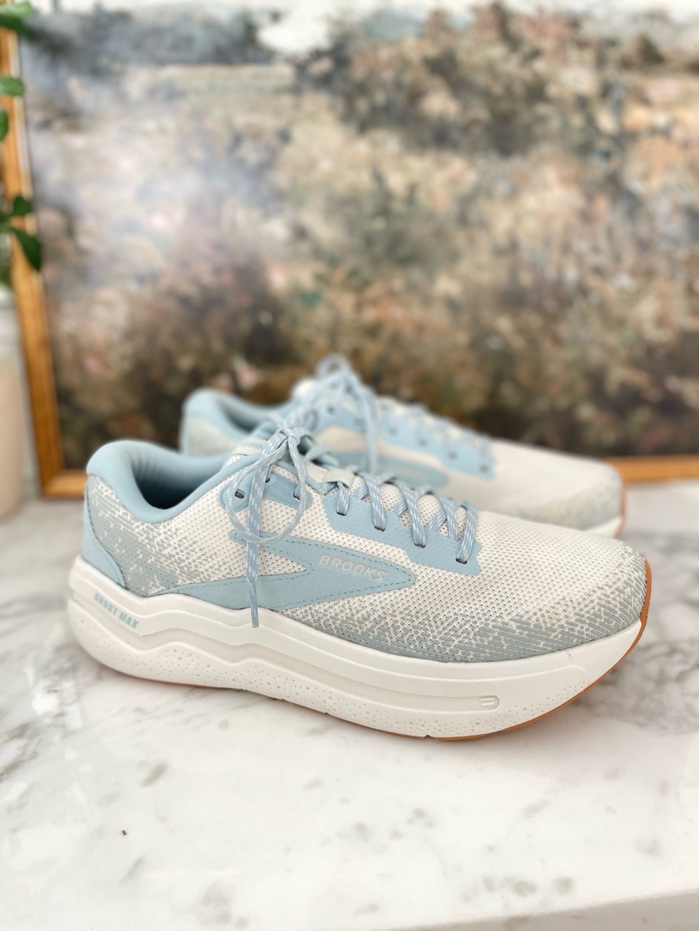 Brooks Ghost Max 2 running shoes Coconut Milk/Winter Sky
Women’s size 11 - Picture 1 of 8